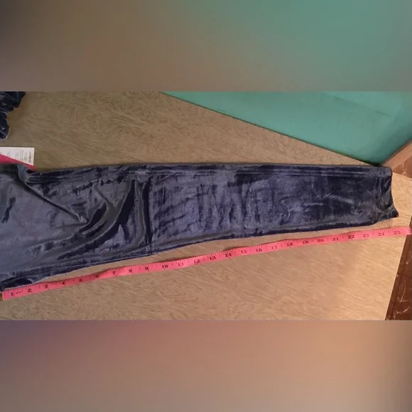 Shefit Limited Edition Velvet Leggings Size Small NWT - Picture 11 of 12